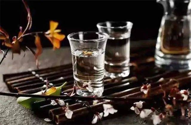 ​NFT融合白酒实物资产<strong></p>
<p>数字资产交易</strong>，打造数字资产投资收藏新体验