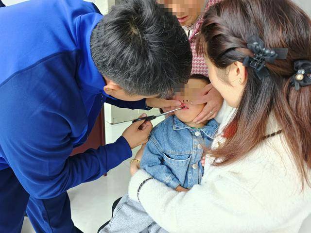 北京五岁男童把鱼钩放进嘴<strong></p>
<p>虚拟币CG</strong>，家长发现抱着孩子直奔消防站