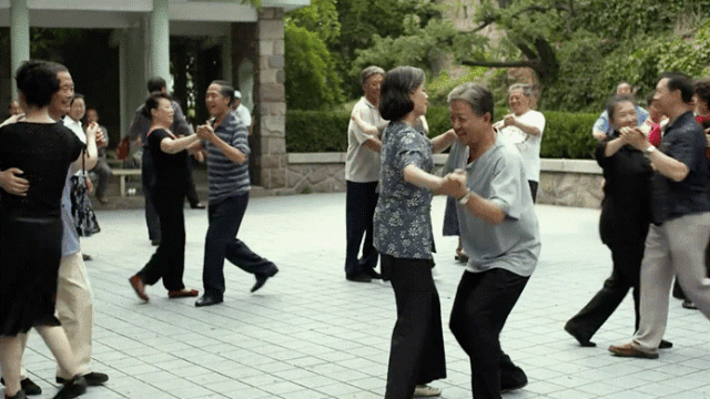 盼着退休的年轻人<strong></p>
<p>虚拟币跨期</strong>，提前30年看养老院