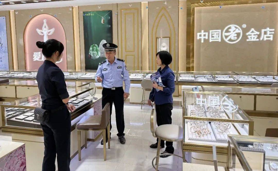 柳州女子到柳南万达买3万元黄金<strong></p>
<p>虚拟币跨境</strong>，不挑款不问价，店员吓到报警！