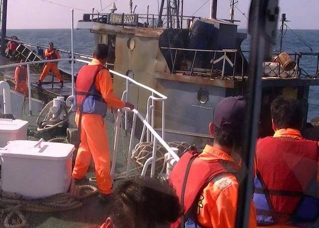 两岸舰船对峙72小时！岛内使出“拿手绝活”<strong></p>
<p>学时虚拟币</strong>，结果狼狈收场