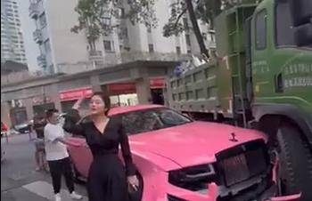 撞上劳斯莱斯的货车只有100万保险<strong></p>
<p>虚拟币闪兑</strong>，被撞车主回应