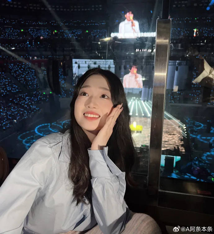 “阿条姐”黄雨婷晒照<strong></p>
<p>摇虚拟币</strong>！网友：幸福了