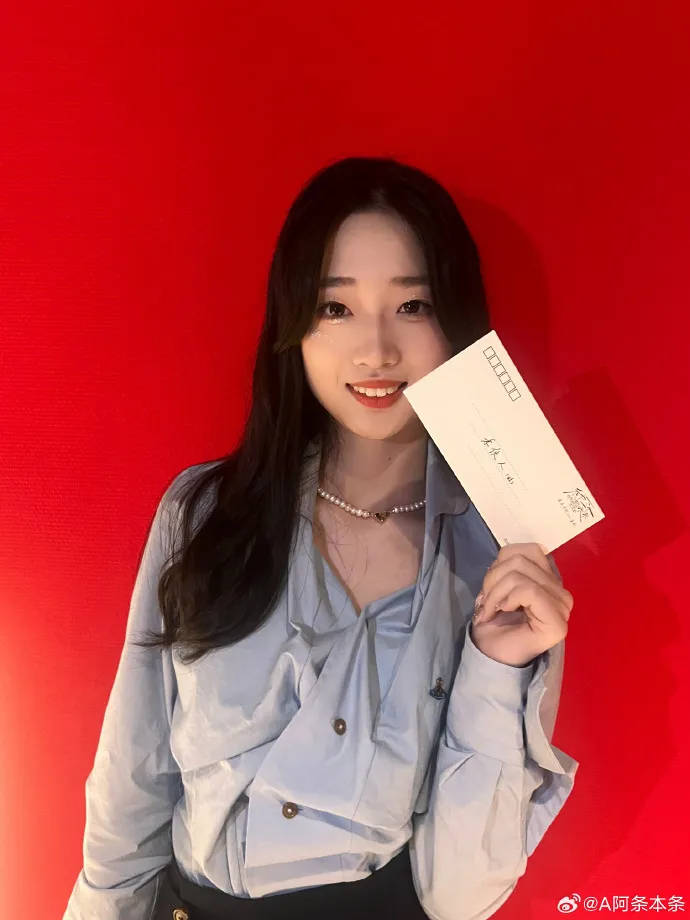 “阿条姐”黄雨婷晒照<strong></p>
<p>摇虚拟币</strong>！网友：幸福了