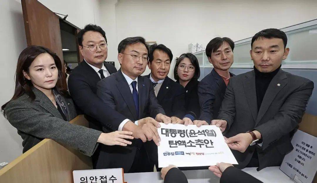 尹锡悦险中求稳：戒严风波逆转<strong></p>
<p>虚拟币返佣</strong>，国民力量党撑腰，李在明盼破局！