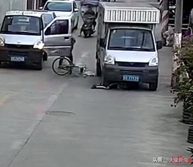 男孩骑单车遭遇“开门杀”<strong></p>
<p>善盾虚拟币</strong>，摔倒后又被小货车碾压 广东汕头有关部门：及时送医，无生命危险