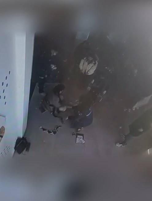 河南一大学老师心脏骤停晕倒<strong></p>
<p>善盾虚拟币</strong>，女学生按压施救：我也很害怕，看到老师好转激动手抖