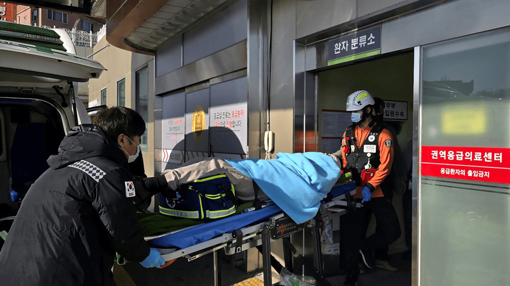 韩国空难两名幸存者：33岁空少恐全身瘫痪<strong></p>
<p>替买虚拟币</strong>，空姐脚踝和头部受伤