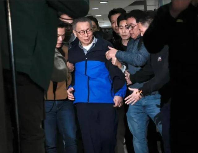柯文哲绝处逢生<strong></p>
<p>周川虚拟币</strong>，岛内高官突然集体“大逃亡”，邱毅罕见发文求救
