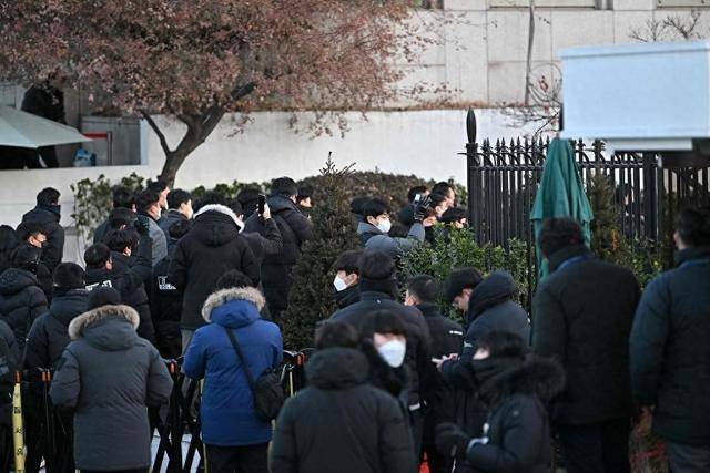 尹锡悦命运迎来转折？11000人聚集总统官邸外<strong></p>
<p>亿博虚拟币</strong>，在野党棋差一招