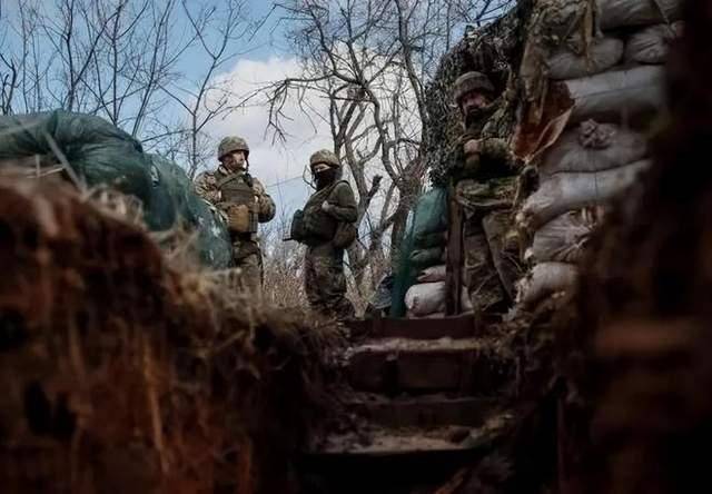 “兵书”看了不少！乌军2名伞兵深夜突袭<strong></p>
<p>亿博虚拟币</strong>，意外活捉14名俄军