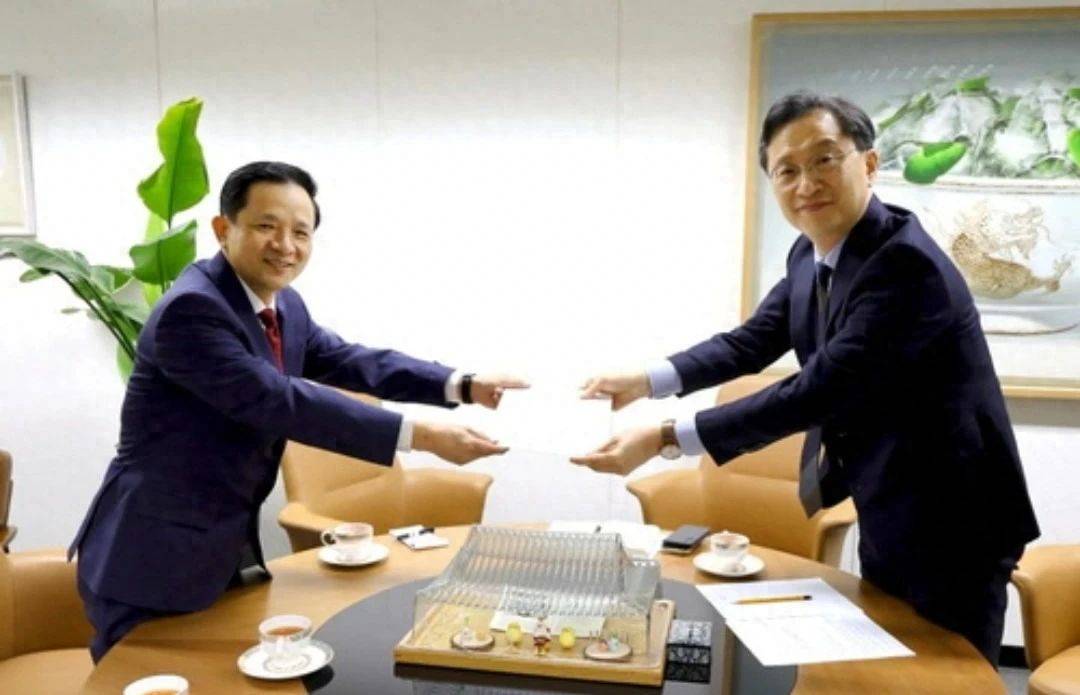 终于谈妥了？中方派人给韩传话<strong></p>
<p>亿博虚拟币</strong>，尹锡悦一旦拒捕，结局只有2个字