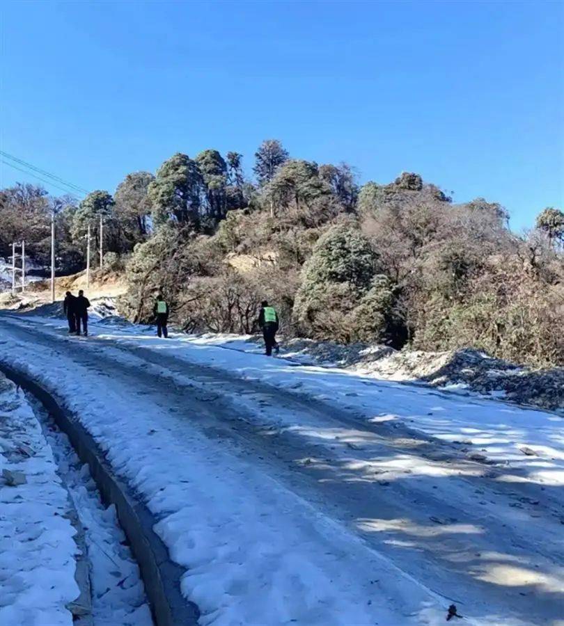 云南8岁女童在高山走失<strong></p>
<p>同名虚拟币</strong>，父亲悬赏100万寻人，救援队：山上有雪晚上仅0℃