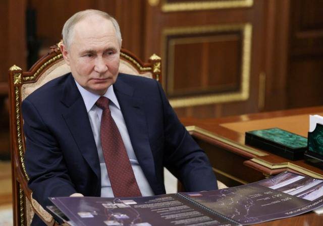 俄军越境绕后<strong></p>
<p>虚拟币im</strong>，库尔斯克乌军孤军被围，乌克兰再丢一枚“筹码”？