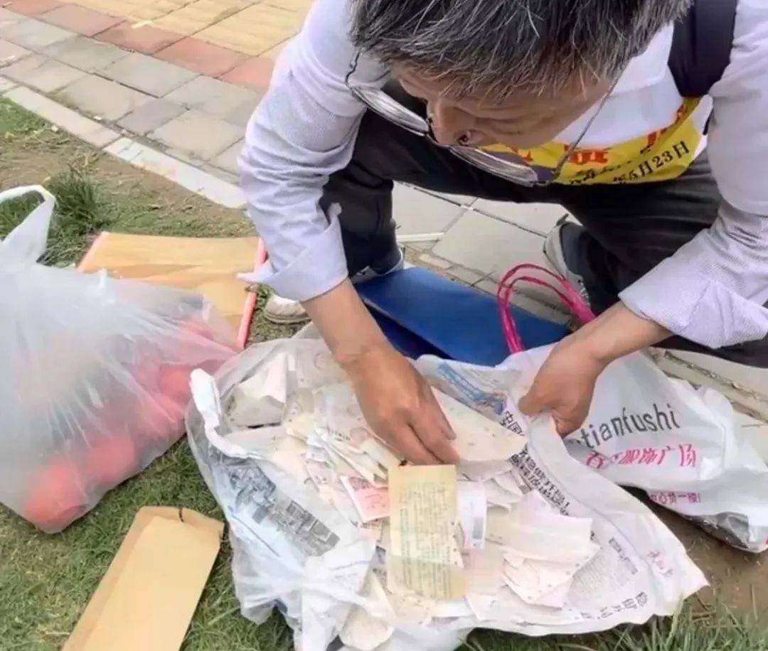 42岁男子被亲生父母找到！丢了37年<strong></p>
<p>爱米虚拟币</strong>，有房有车，女儿已14岁