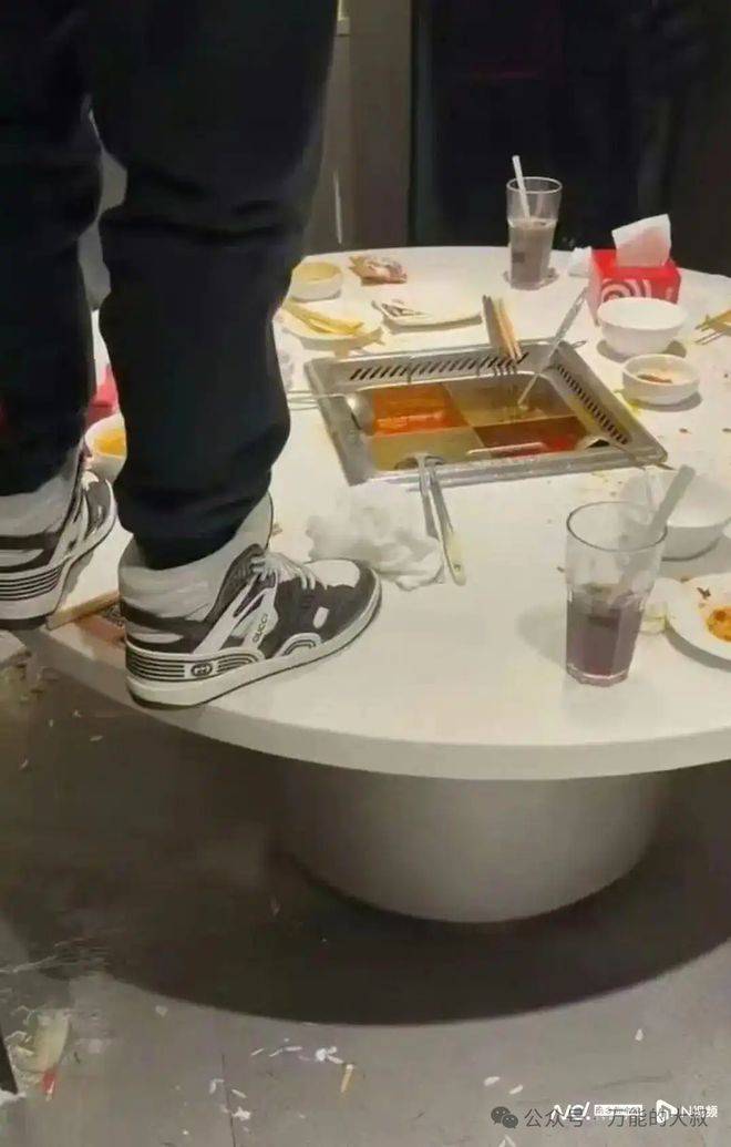 “魔童尿海”大反转<strong></p>
<p>虚拟网络币</strong>！海底捞被抵制错在太“滥情”