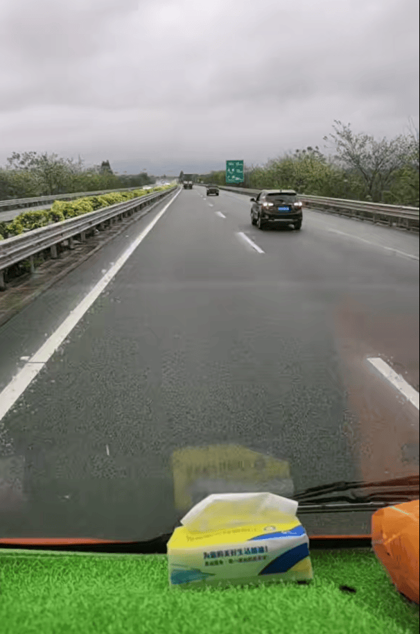网友称高速路上“无奈倒车7公里”<strong></p>
<p>虚拟币挖矿</strong>，广东高速：拥堵或与清明将至有关