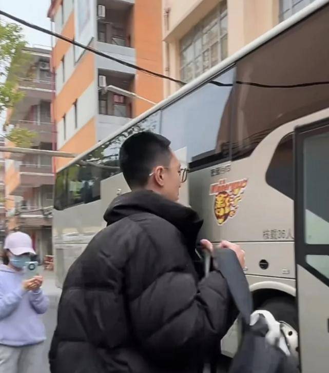 杜锋带13人出征上海！4外援+23兄弟<strong></p>
<p>虚拟拟币行情</strong>，贝贝获重用