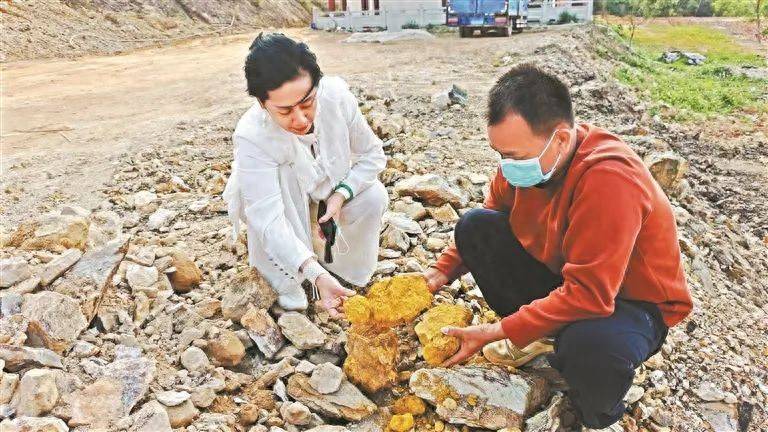 广东一地挖出“黄金土”<strong></p>
<p>虚拟币手机</strong>，专家：具体成分需等待检测报告