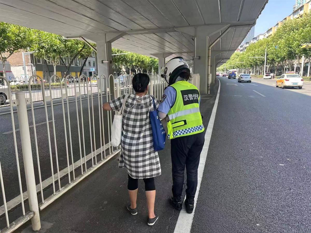 “姑娘<strong></p>
<p>虚拟币是传销吗</strong>，又是你，真有缘呀！”婆婆第三次在车流中遇到她