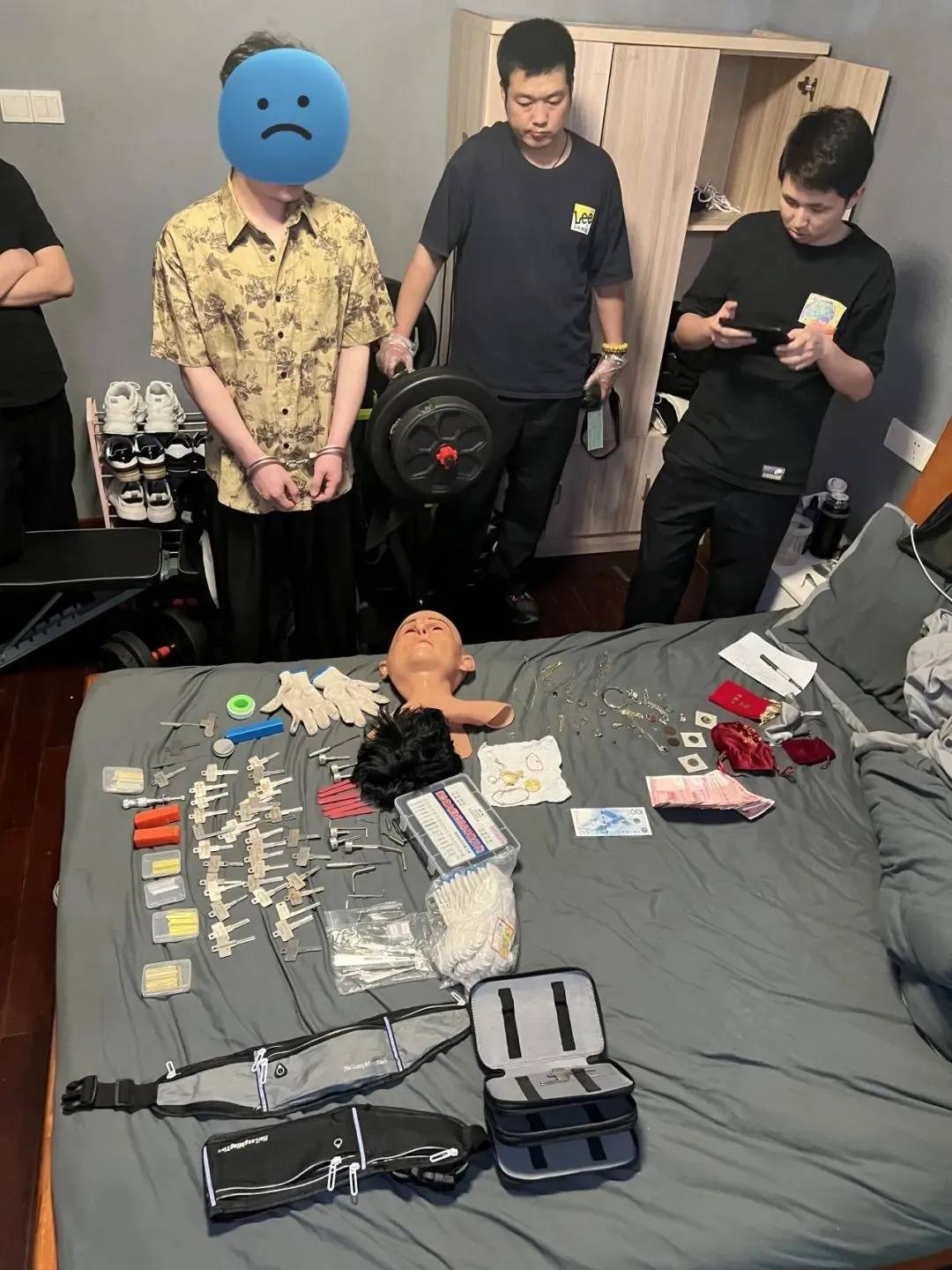 江苏一男子戴仿真“人皮”面具入室盗窃<strong></p>
<p>虚拟币</strong>，流窜多个小区作案，涉案金额达15万余元