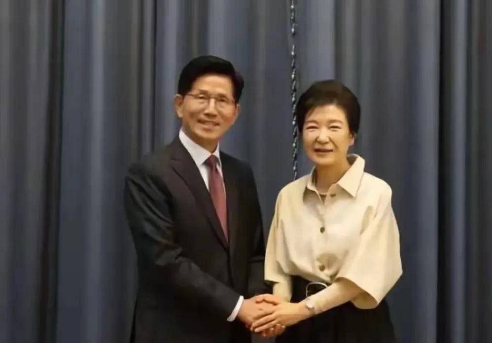 李在明胜利无望？李明博、朴槿惠联手<strong></p>
<p>区块链</strong>，韩国大选进入白热化阶段！