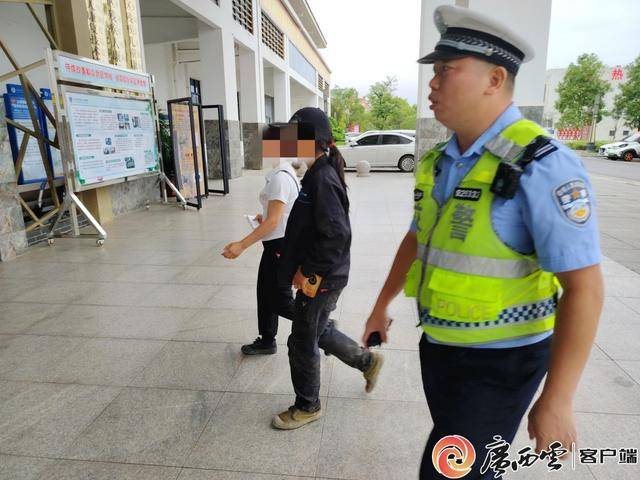情况紧急！来宾一女子遭毒蛇咬伤<strong></p>
<p>虚拟币 赚</strong>，来宾交警开启“绿波护航”