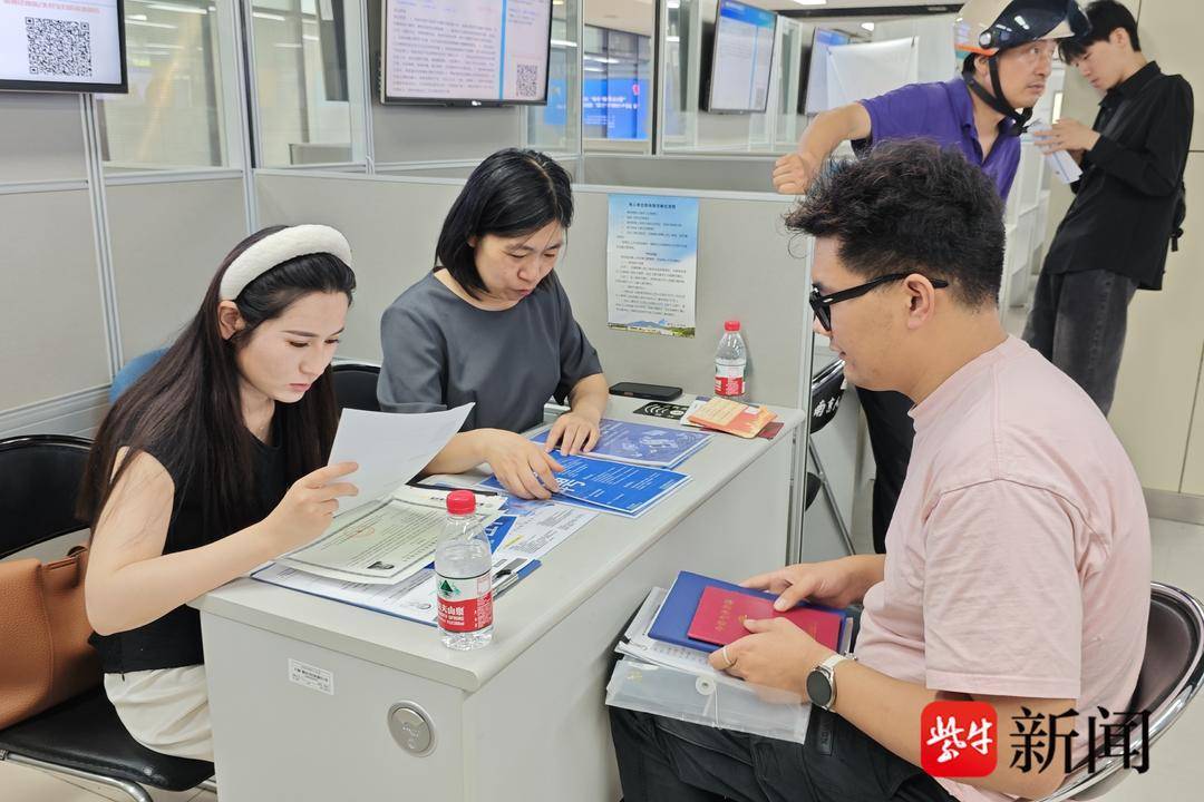 25岁小伙带一沓证书应聘！南京高校毕业生招聘会火爆<strong></p>
<p>2015虚拟币</strong>，HR：这样的简历很加分