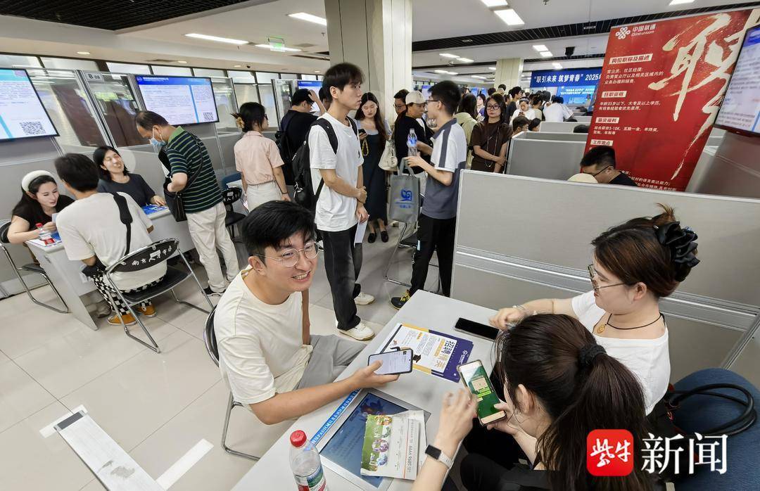 25岁小伙带一沓证书应聘！南京高校毕业生招聘会火爆<strong></p>
<p>2015虚拟币</strong>，HR：这样的简历很加分