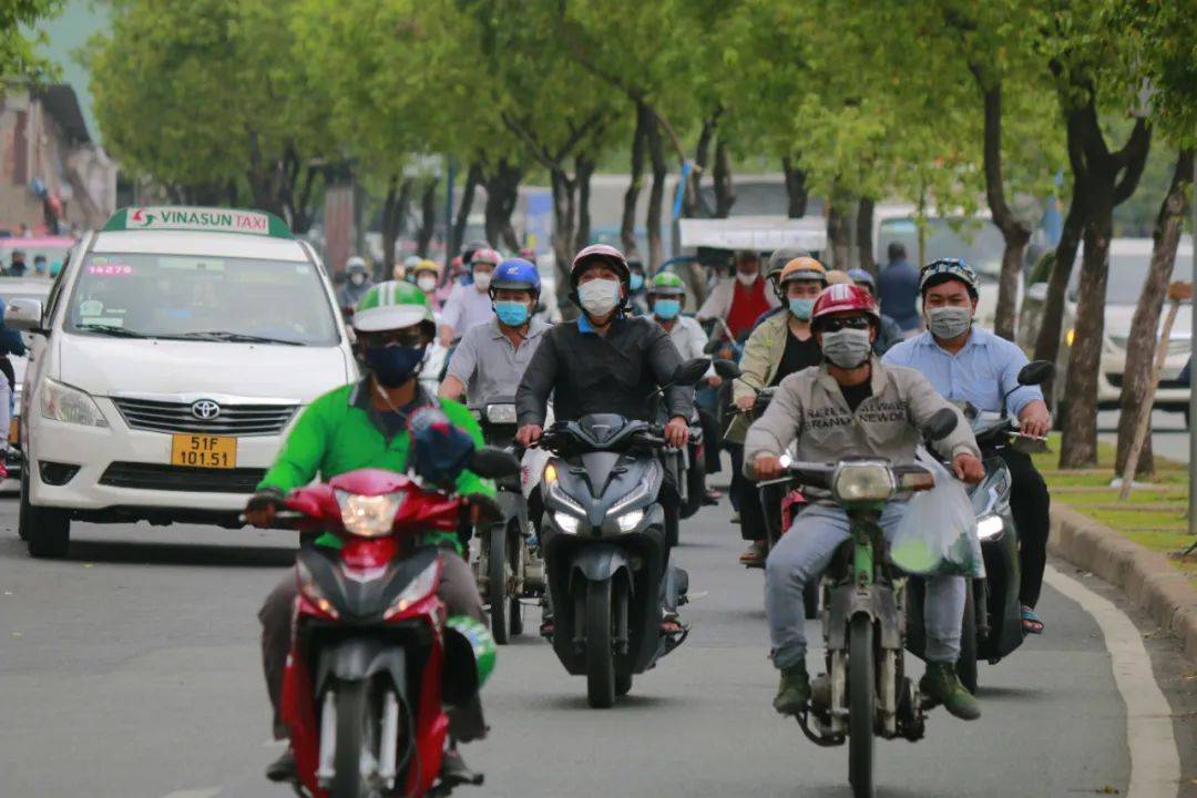 再有钱的北京白领<strong></p>
<p>2015虚拟币</strong>，也得穿“电驴套装”