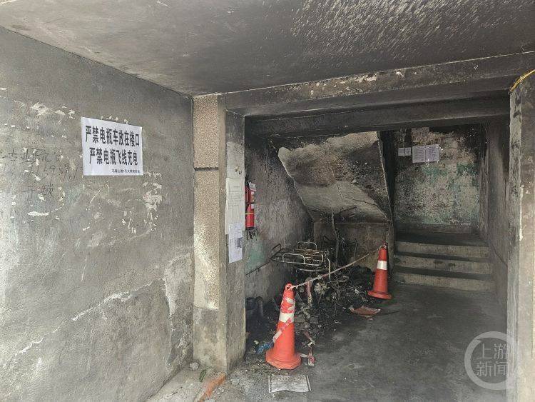 成都一小区电瓶车楼道“飞线充电”酿火灾<strong></p>
<p>虚拟币LOL</strong>，一家四口1死2伤，涉事车主被刑拘