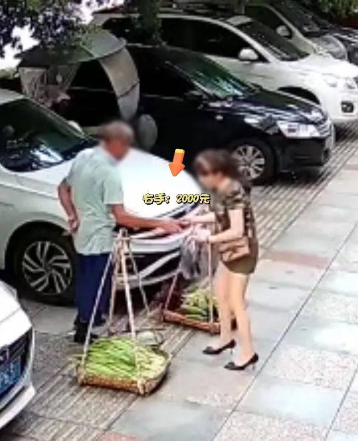 女子照顾卖菜大爷生意遭背刺：5元的菜误付2000元现金<strong></p>
<p>虚拟币挖币机</strong>，大爷光速塞进后腰，谎称没看见，民警上门找回