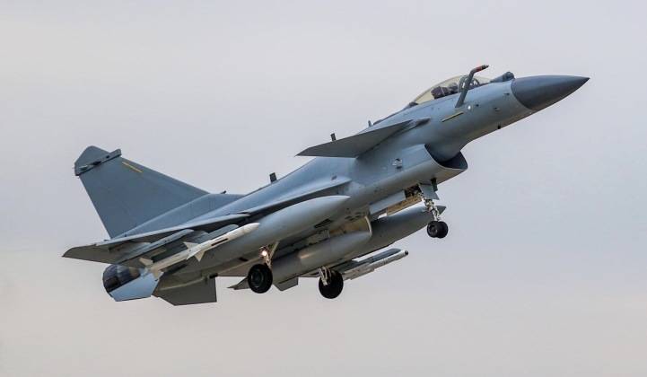 买不到F-35<strong></p>
<p>日本</strong>，不愿意买枭龙，不敢买歼-10，土耳其只能买台风了？