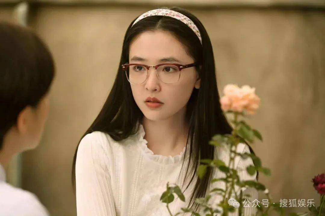 离婚三年又被拍到亲密逛超市<strong></p>
<p>电线</strong>，他俩这是纯带娃还是真复合了？