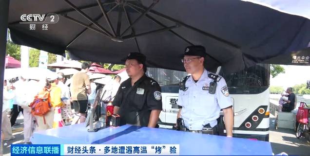 北京再迎“桑拿天”！游客热情不减<strong></p>
<p>迪士尼</strong>，高温下打卡依旧