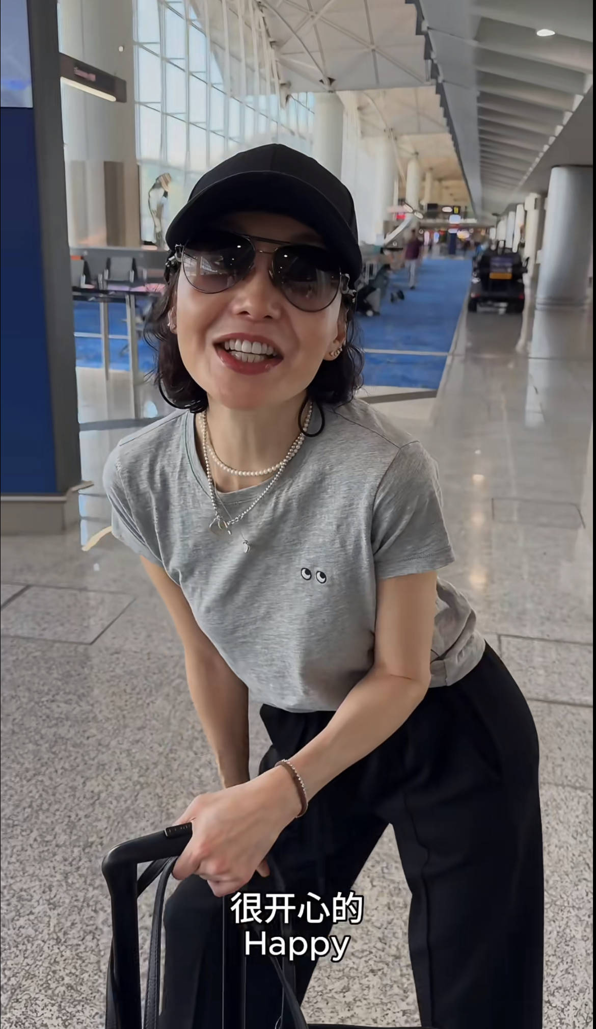 60岁张曼玉突然营业<strong></p>
<p>中国石化股票</strong>，穿79元T恤配10万珠宝，生活如此鲜活松弛！