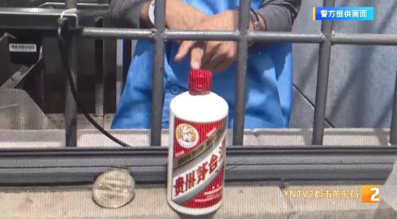 凌晨怪事！男子提着茅台袋子在车库<strong></p>
<p>利亚德股票</strong>，翻垃圾桶竟为了.....