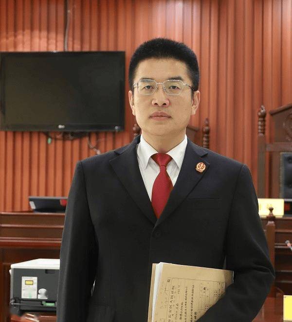 秦岭脚下二十年如一日健身晨跑的他<strong></p>
<p>利亚德股票</strong>，以自律、温度与力量滋养法治年轮