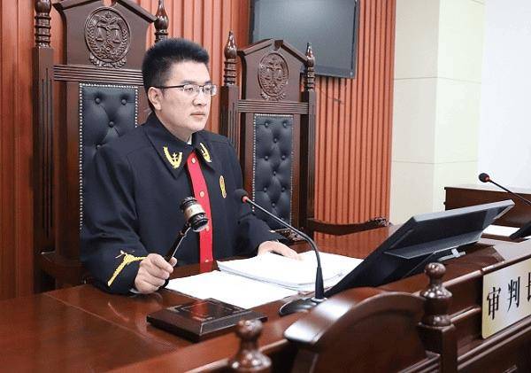 秦岭脚下二十年如一日健身晨跑的他<strong></p>
<p>利亚德股票</strong>，以自律、温度与力量滋养法治年轮