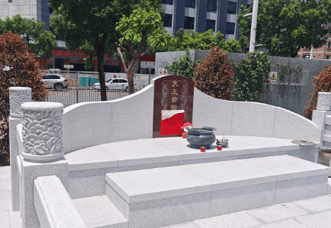 网传一小区建坟墓<strong></p>
<p>深康佳a股票</strong>，街道正进一步核查和处置