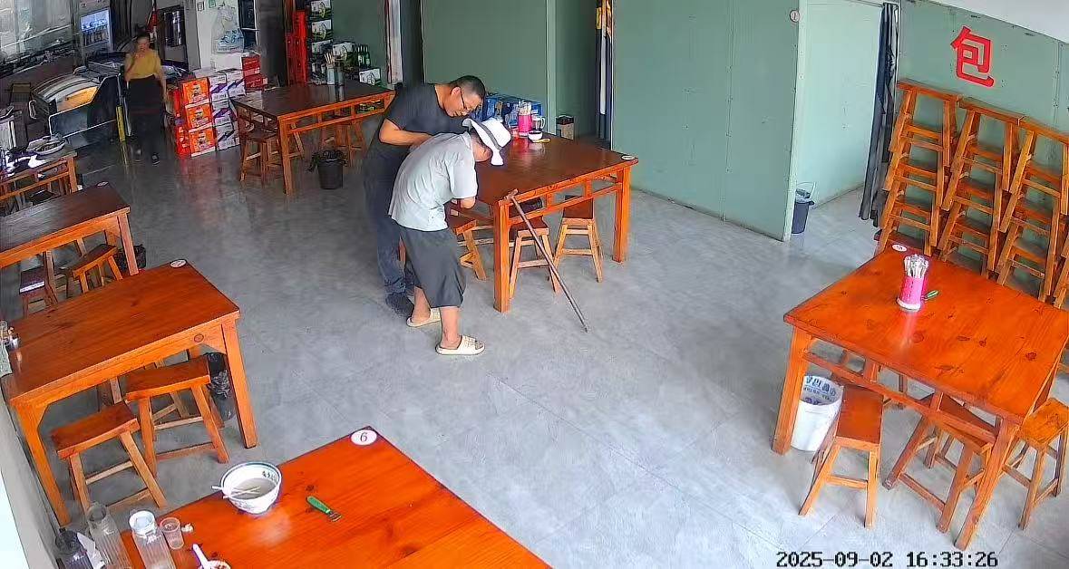 店门口大爷竹筐卖不动<strong></p>
<p>大唐电信股票</strong>，河南周口面馆老板暖心发视频帮卖，网友隔空下单：我出钱你送人
