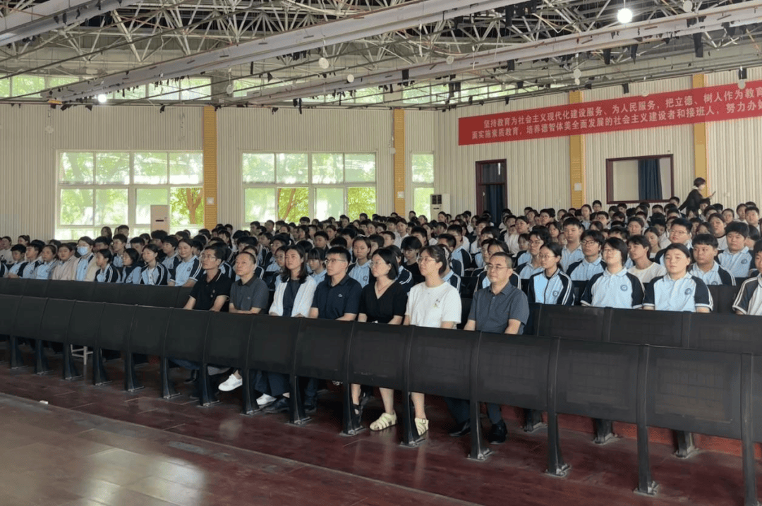 洛龙区开学第一堂法治课开讲啦<strong></p>
<p>大唐电信股票</strong>！