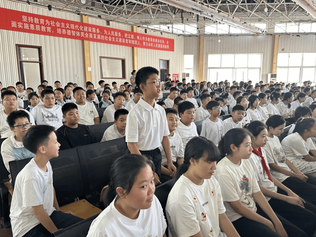 洛龙区开学第一堂法治课开讲啦<strong></p>
<p>大唐电信股票</strong>！