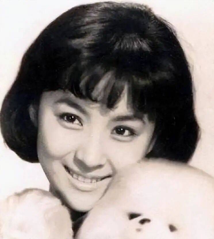 考古|89岁谢贤现身依旧时髦！与小49岁女友分手后开搞事业<strong></p>
<p>深圳华强股票</strong>，疑已交代后事的他太潇洒