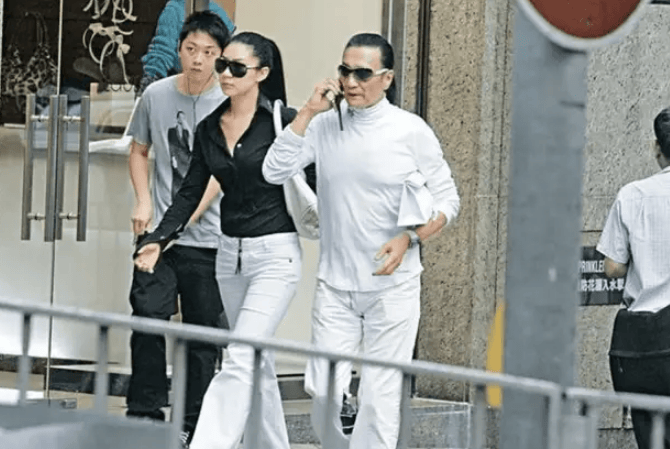 考古|89岁谢贤现身依旧时髦！与小49岁女友分手后开搞事业<strong></p>
<p>深圳华强股票</strong>，疑已交代后事的他太潇洒