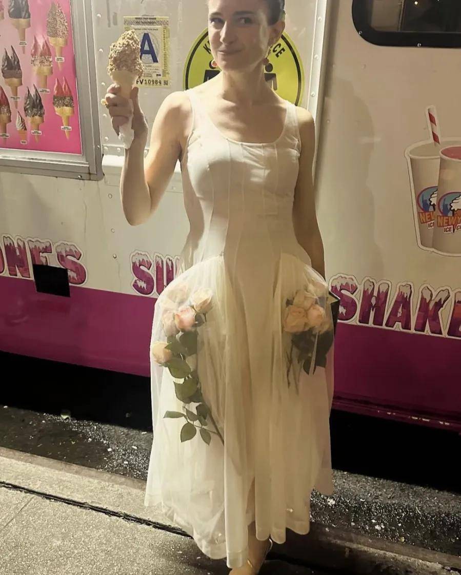 年近四十<strong></p>
<p>深圳华强股票</strong>，二孩妈妈，不骨感不时髦，却成了女魔头接班人
