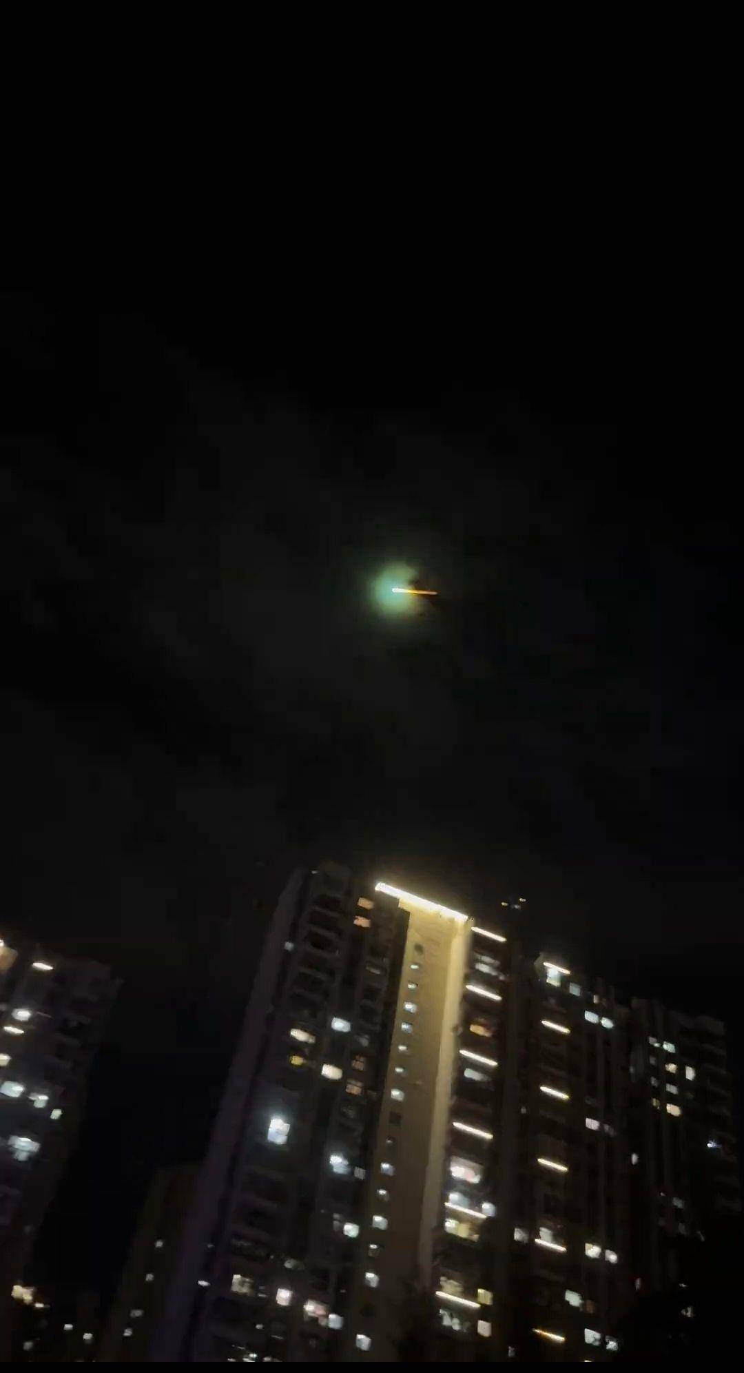 福建多地夜空现不明飞行物？目击者称速度极快放蓝绿色光芒<strong></p>
<p>迈瑞医疗股票</strong>，专家回应