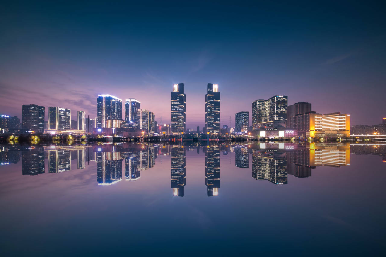 经济强市不断建新高铁站：至少“一城六站”<strong></p>
<p>亿纬锂能股票</strong>，它们在下什么棋？