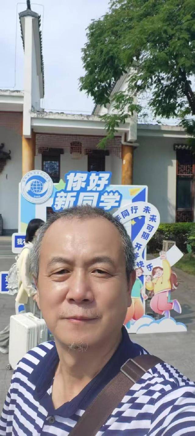 合肥60后高考大叔已到校报到<strong></p>
<p>亿纬锂能股票</strong>，将开启校园生活，大叔：年龄虽大但无需特别照顾