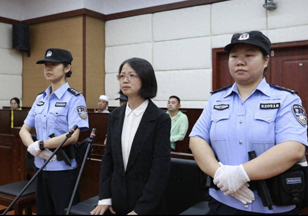 女厅官当场认罪！对省委原书记妻子唯命是从<strong></p>
<p>蓝色光标股票</strong>，花850万装修别墅